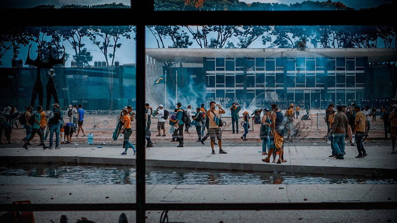 8/1 – A Democracia Resiste still 3