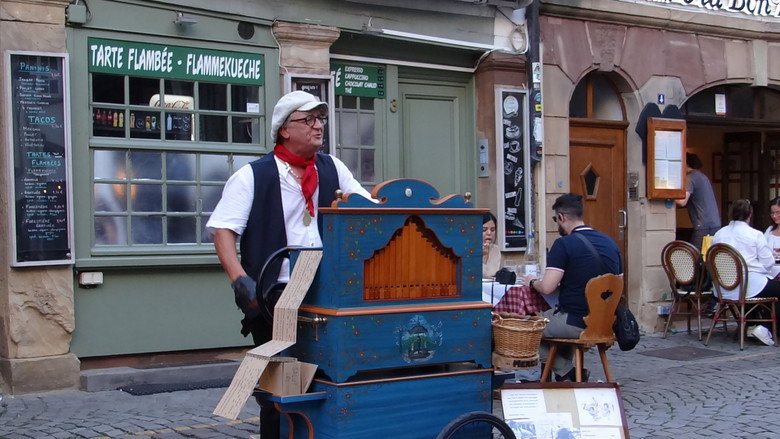 Boujou Alsace - La France en autostop still 4
