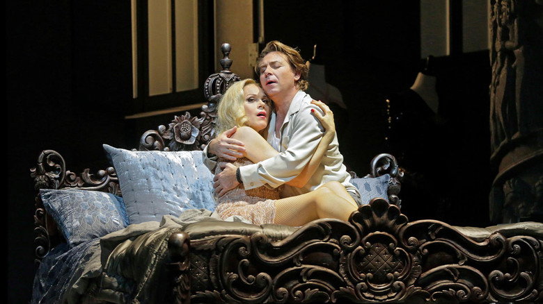 Manon Lescaut - Metropolitan Opera still 2