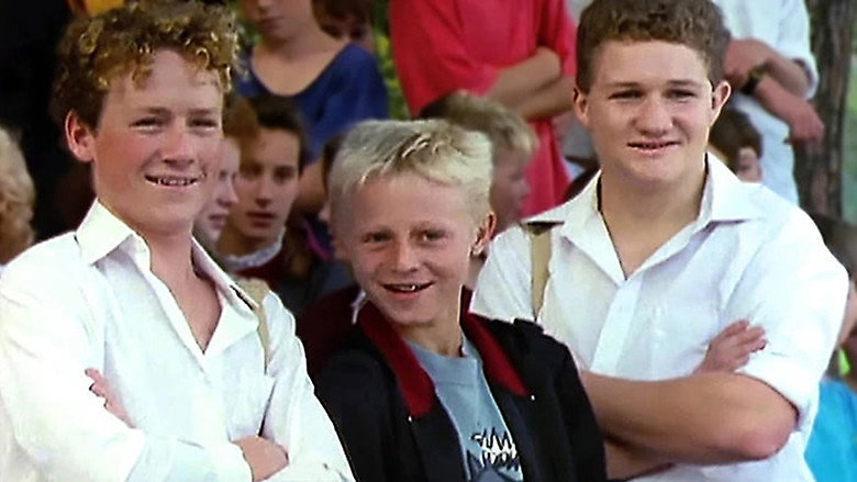 Round the Twist still 5