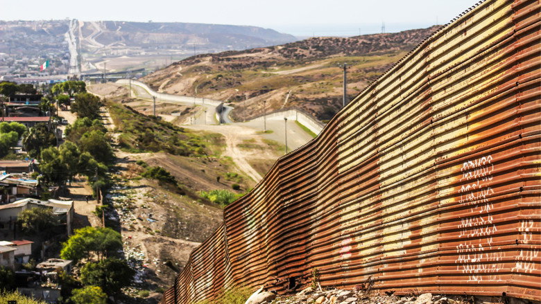 Ser Fronterizo: Crónicas de las Asimetrías Globales still 1