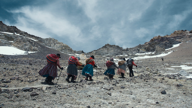 Cholitas still 8