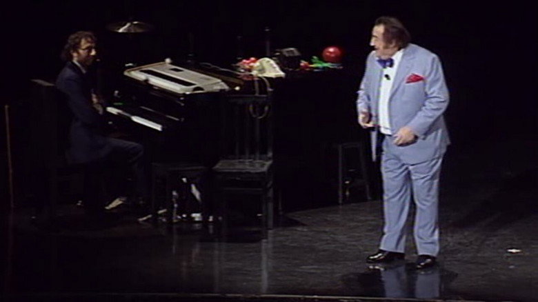 Raymond Devos - À l'Olympia still 1