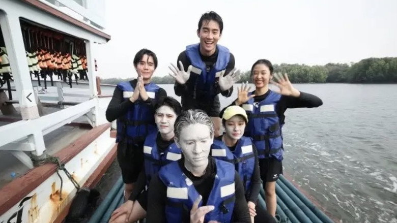 High Season: Fun Summer Camp still 8