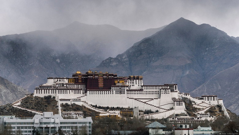 Undercover in Tibet still 1